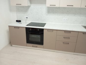 Кухонный гарнитур высокий Латте 3000 мм, Стол. 26 мм в Краснотурьинске - krasnoturinsk.mebel-e96.ru